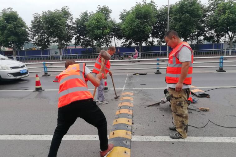 交通设施中的反光标志牌的作用